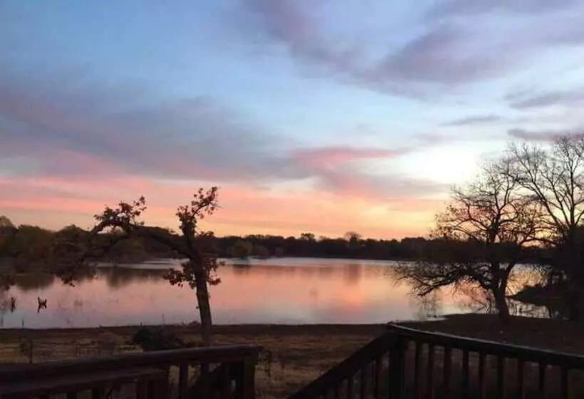 Beautiful Kayewood Waterfront Retreat