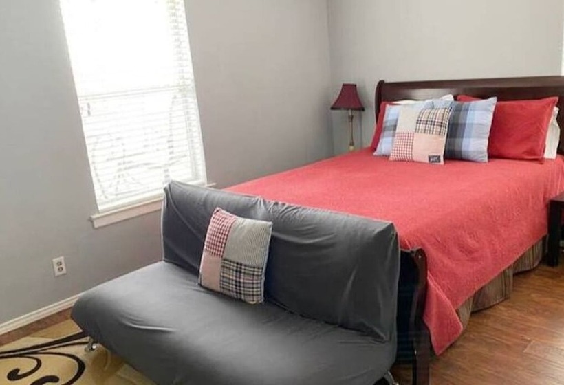 Beautiful Kayewood Waterfront Retreat