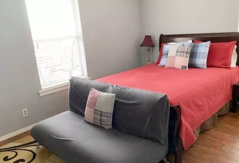 Beautiful Kayewood Waterfront Retreat