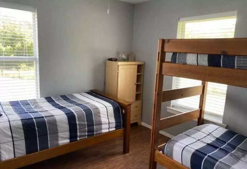 Beautiful Kayewood Waterfront Retreat