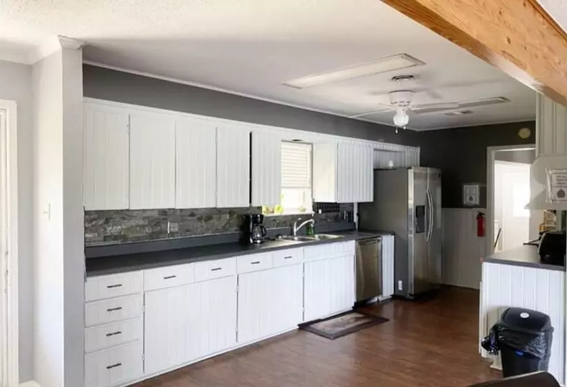 Beautiful Kayewood Waterfront Retreat