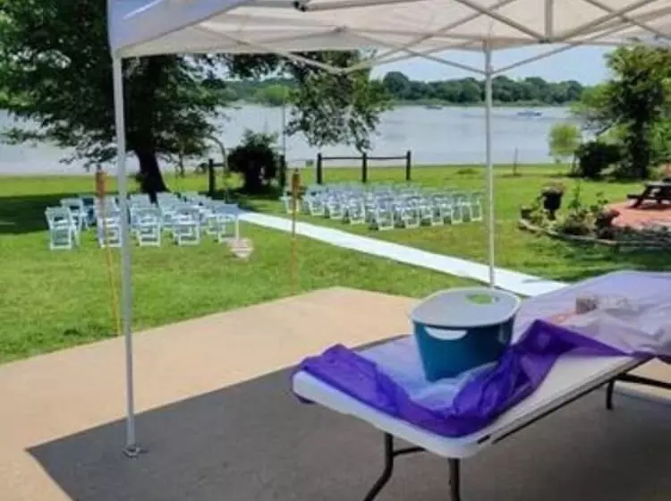 Beautiful Kayewood Waterfront Retreat