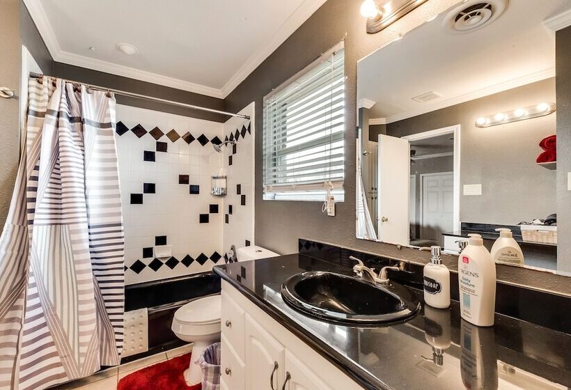 Beautiful Kayewood Waterfront Retreat