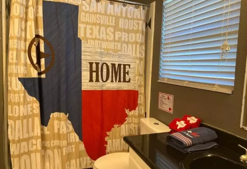 Beautiful Kayewood Waterfront Retreat