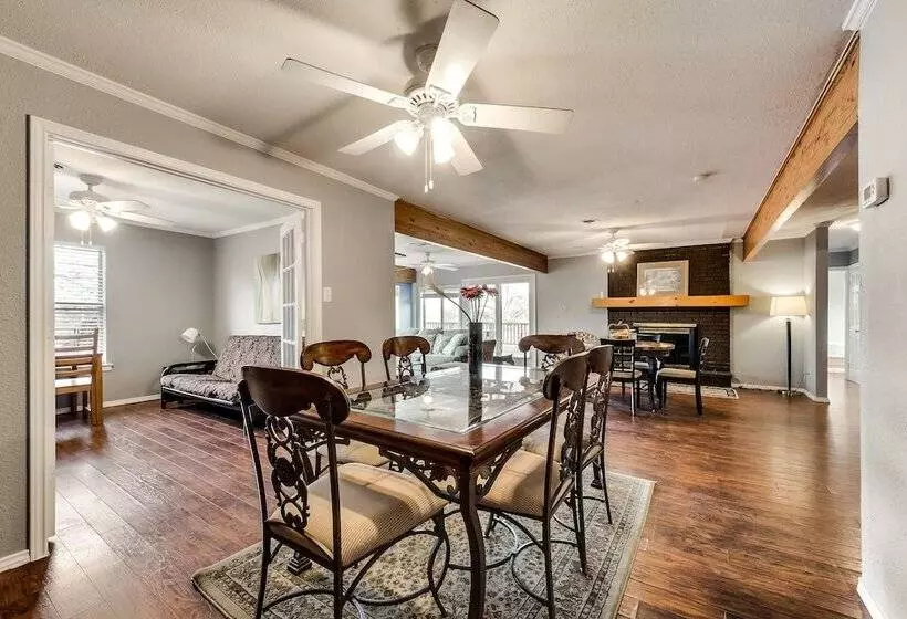 Beautiful Kayewood Waterfront Retreat