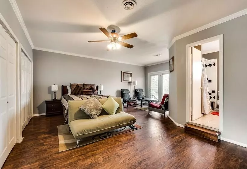 Beautiful Kayewood Waterfront Retreat