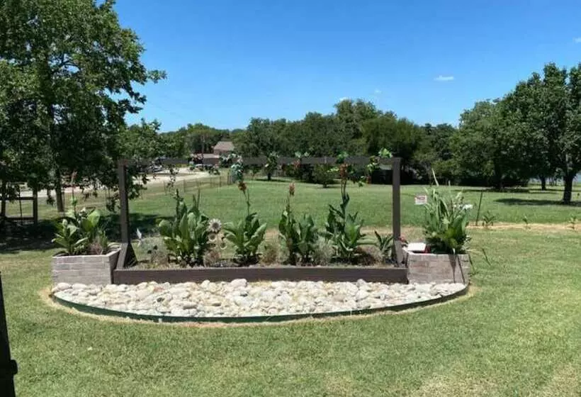 Beautiful Kayewood Waterfront Retreat