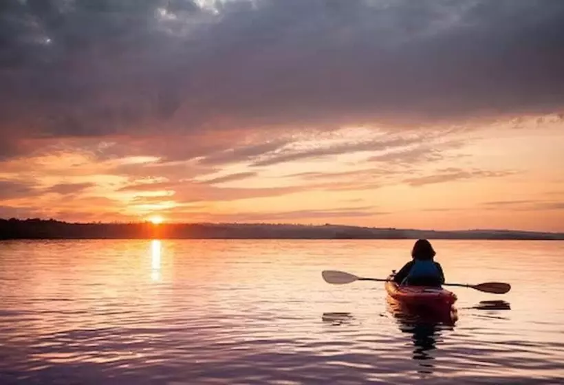 Beautiful Kayewood Waterfront Retreat