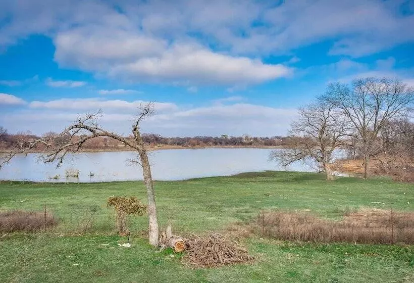 Beautiful Kayewood Waterfront Retreat