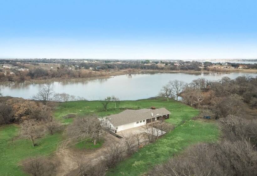 Beautiful Kayewood Waterfront Retreat