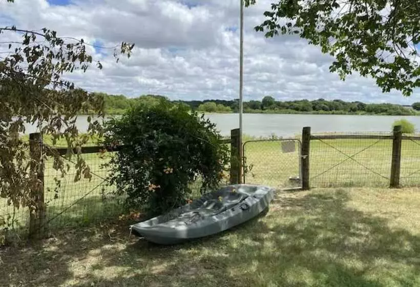 Beautiful Kayewood Waterfront Retreat