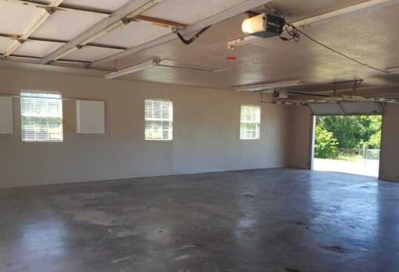 Beautiful Kayewood Waterfront Retreat