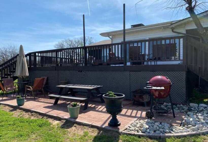 Beautiful Kayewood Waterfront Retreat