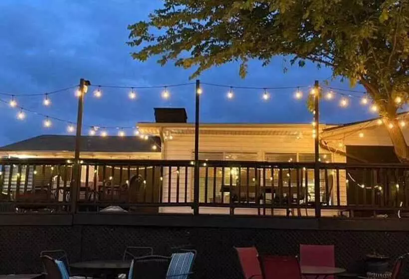 Beautiful Kayewood Waterfront Retreat