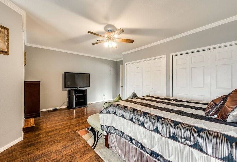 Beautiful Kayewood Waterfront Retreat