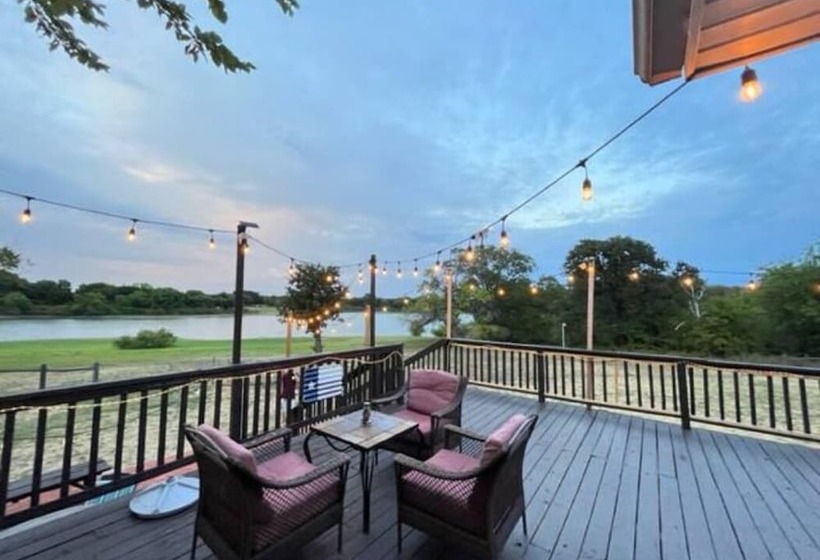 Beautiful Kayewood Waterfront Retreat