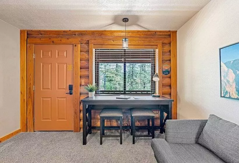 Duck Creek Village Inn