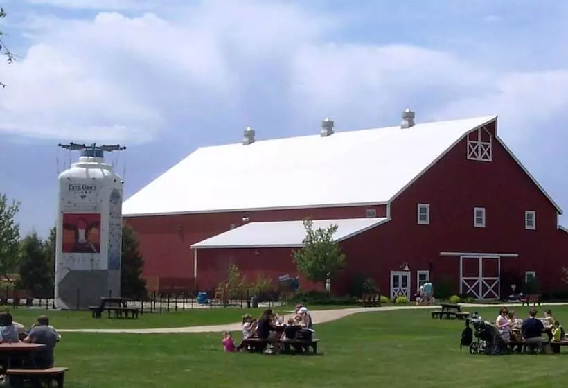 Hotelli Fairfield Inn & Suites By Marriott Fair Oaks Farms