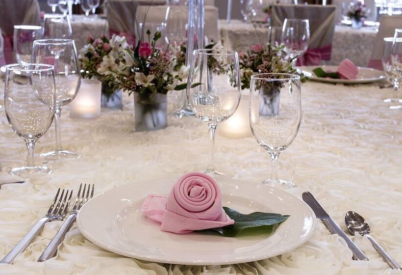 فندق Fairfield Inn & Suites By Marriott Fair Oaks Farms