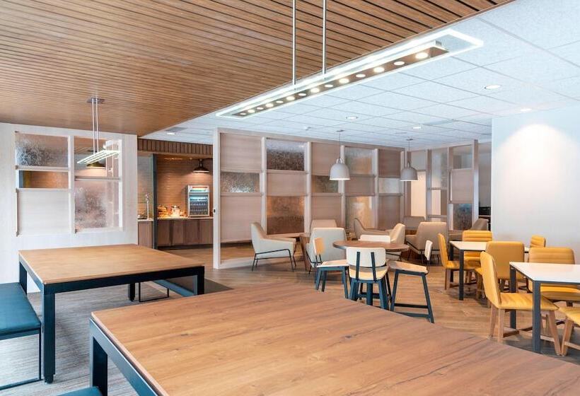 فندق Fairfield Inn & Suites By Marriott Fair Oaks Farms