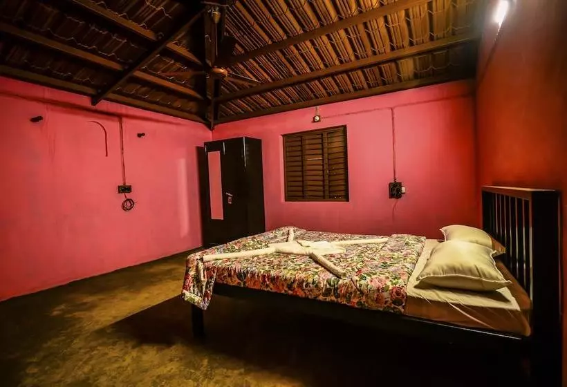 Hotel Patil Wada