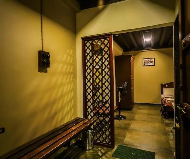 Hotel Patil Wada