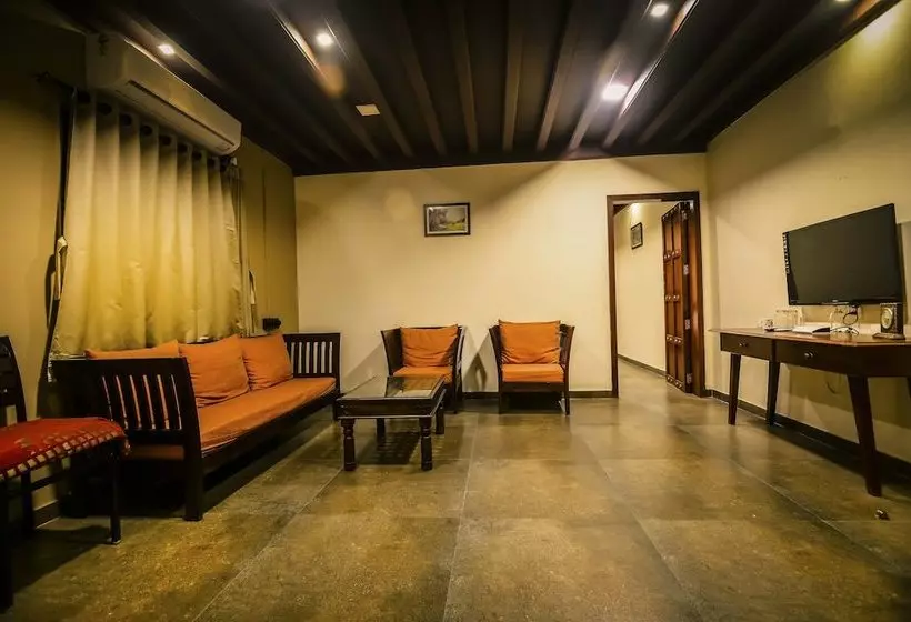 Hotel Patil Wada