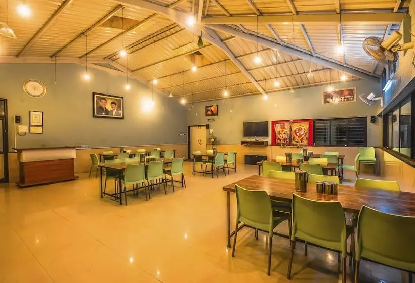Hotel Patil Wada