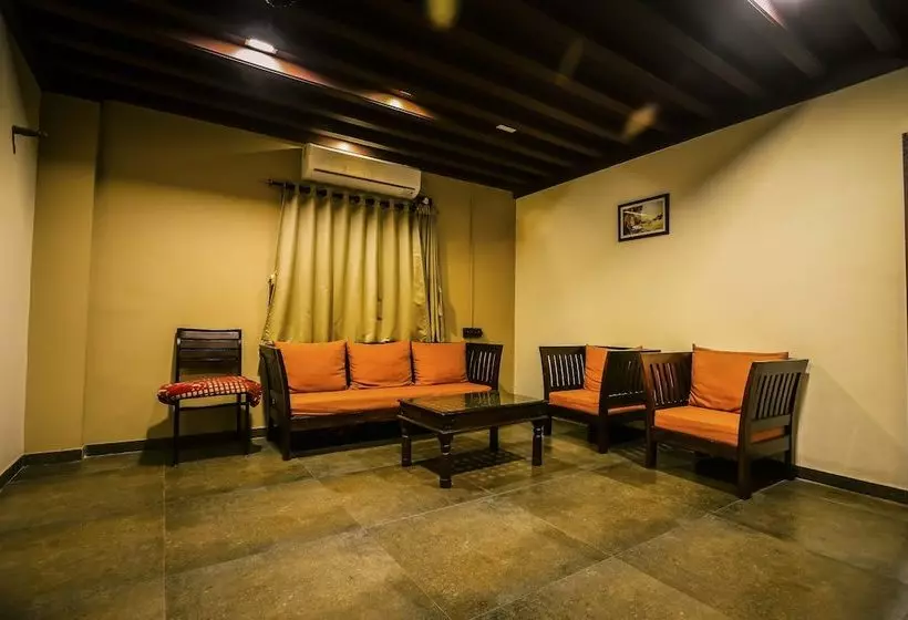 Hotel Patil Wada