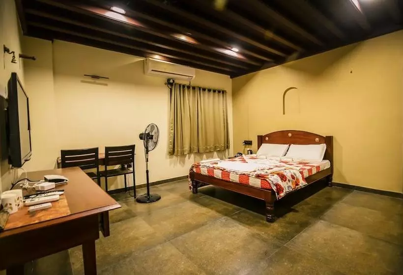 Hotel Patil Wada