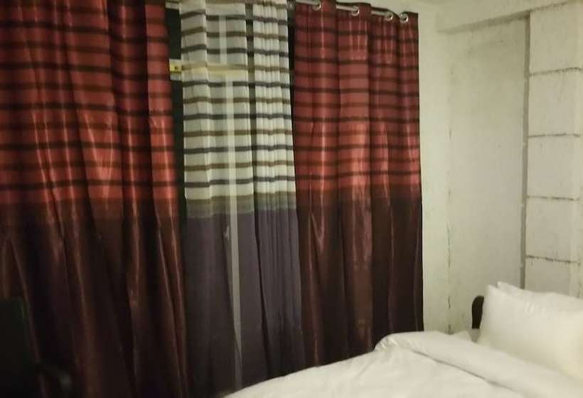 پانسیون Engowood Hills Palace