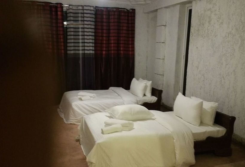 پانسیون Engowood Hills Palace