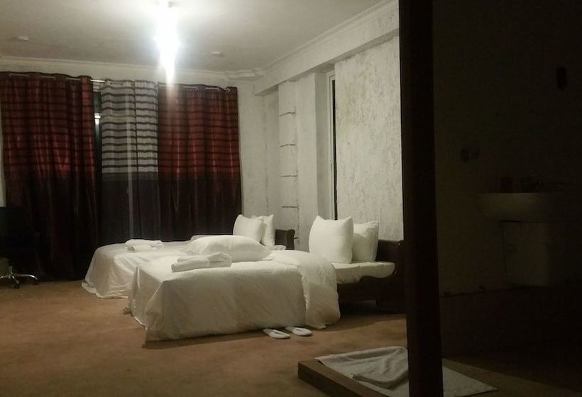 پانسیون Engowood Hills Palace