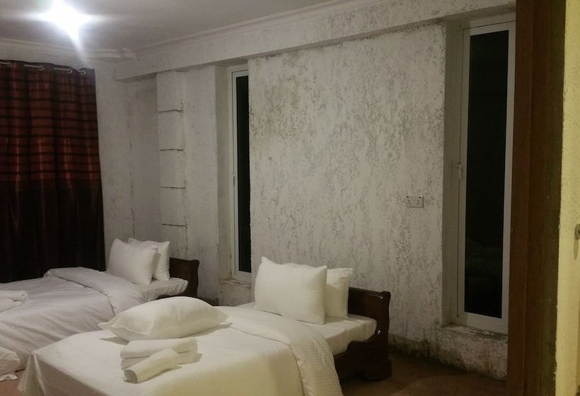 پانسیون Engowood Hills Palace