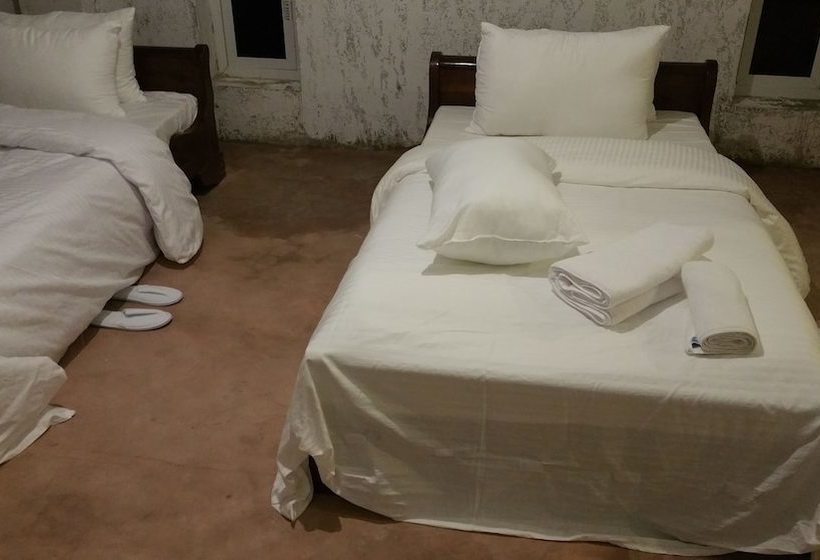 پانسیون Engowood Hills Palace