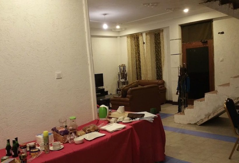 پانسیون Engowood Hills Palace