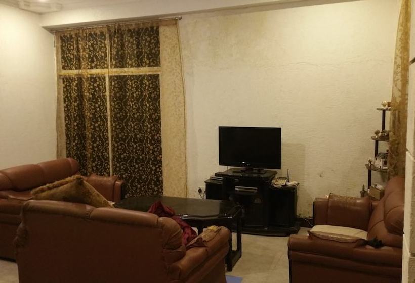 پانسیون Engowood Hills Palace