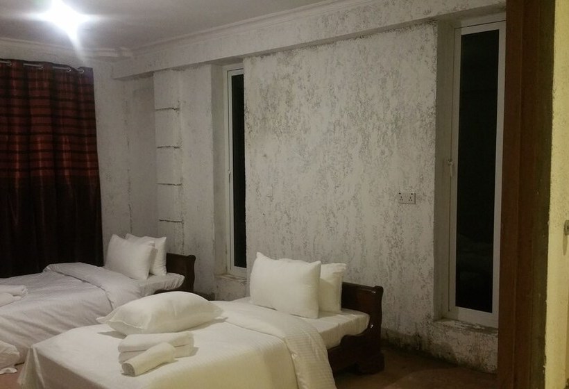 پانسیون Engowood Hills Palace