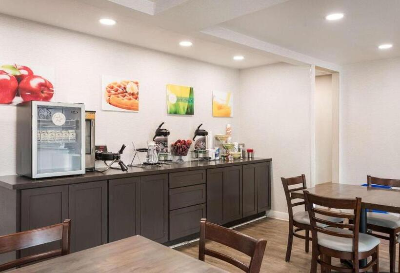 Отель Quality Inn