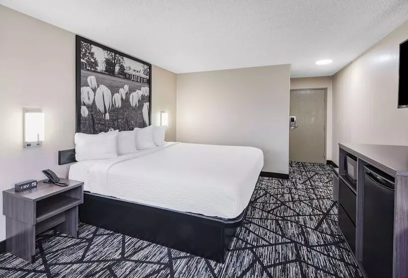 בית מלון כפרי Super 8 By Wyndham Charlottesville