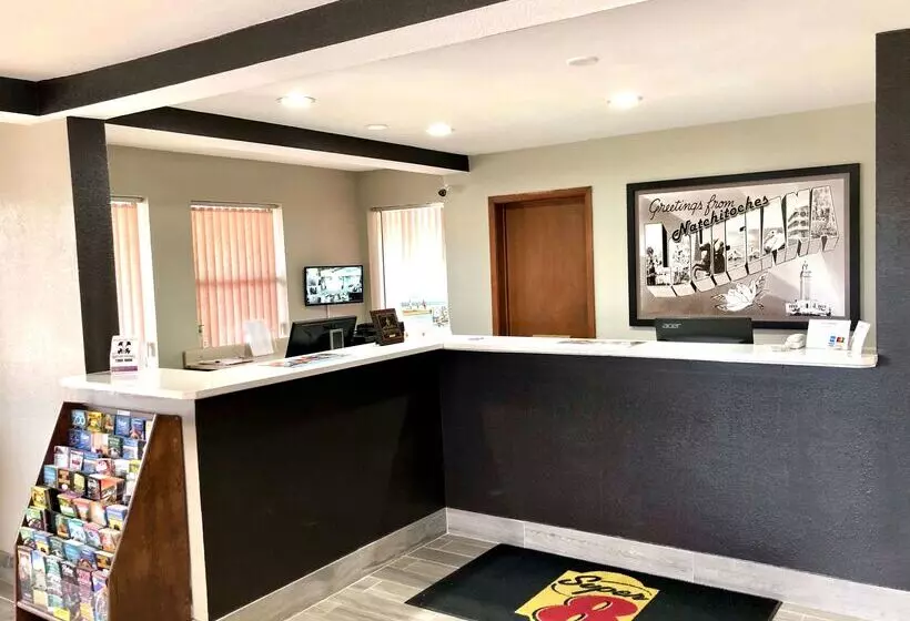 هتل Super 8 By Wyndham Natchitoches