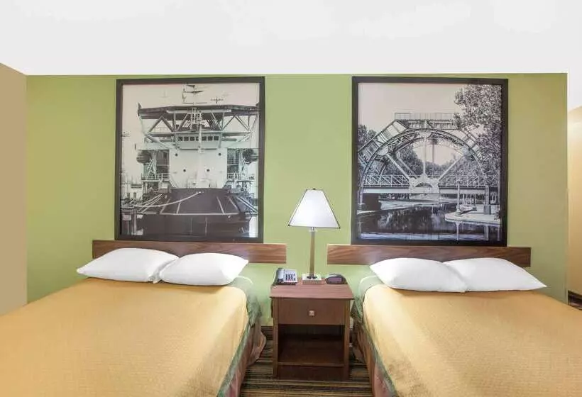 هتل Super 8 By Wyndham Natchitoches