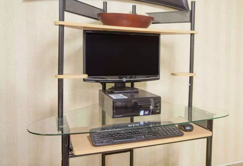 هتل Super 8 By Wyndham Natchitoches