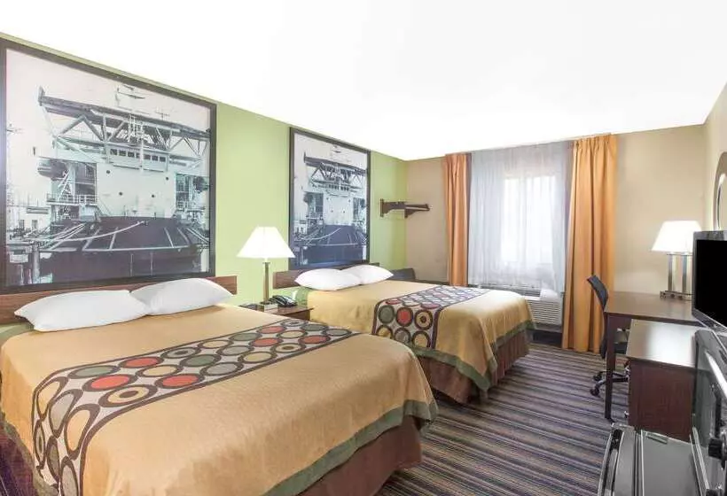 هتل Super 8 By Wyndham Natchitoches