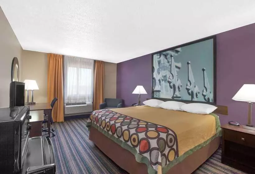 هتل Super 8 By Wyndham Natchitoches