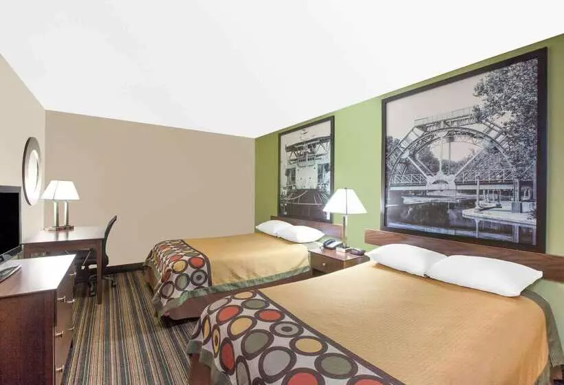 هتل Super 8 By Wyndham Natchitoches