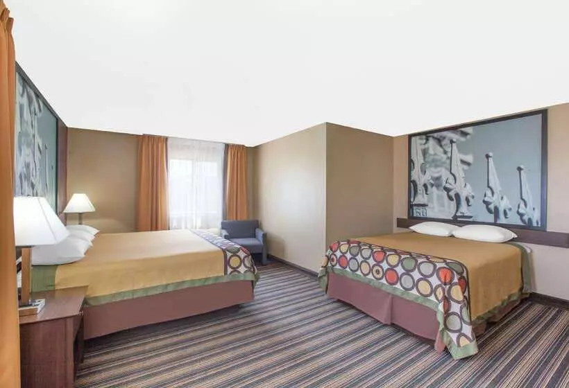 هتل Super 8 By Wyndham Natchitoches