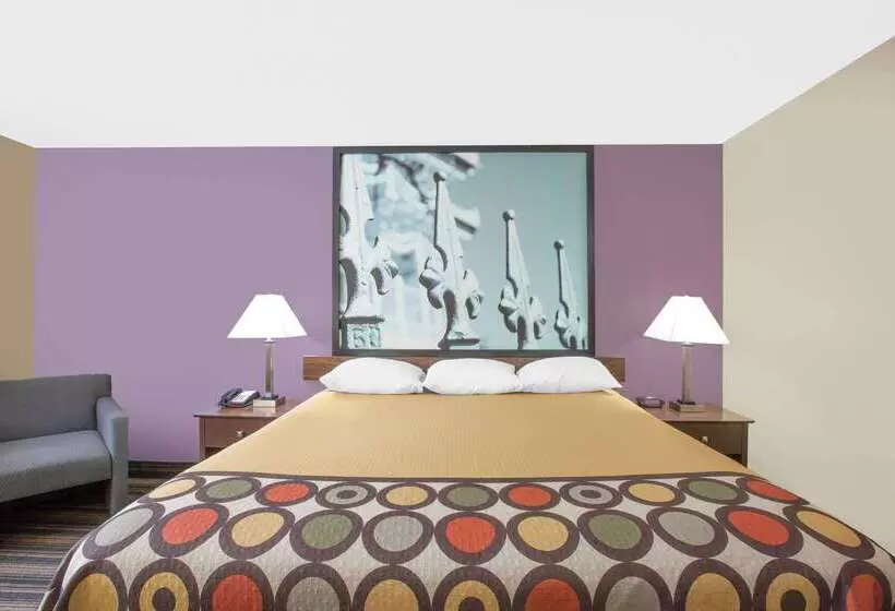 هتل Super 8 By Wyndham Natchitoches