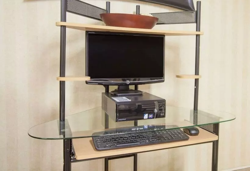 هتل Super 8 By Wyndham Natchitoches