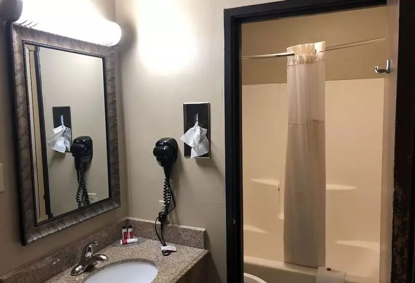 هتل Super 8 By Wyndham Natchitoches